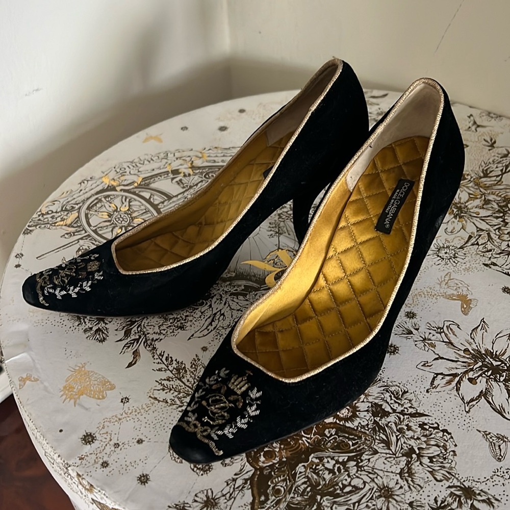Black Embroidered Velvet Dolce & Gabbana Formal Heels, size 37.5